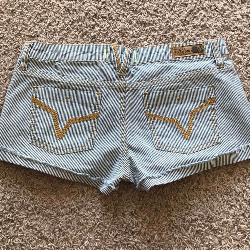 Volcom shorts